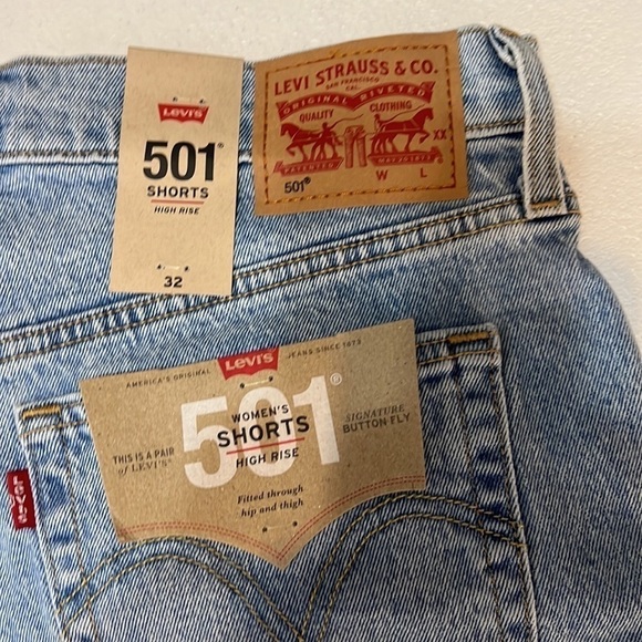 Levi's 501 High Rise Button Fly Light Wash Tango Raw Hem Shorts NWT Sz 32 - Picture 6 of 9